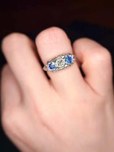 Art Deco Periwinkle Sapphire & Diamond 18k Gold Band Ring