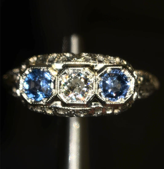 Art Deco Periwinkle Sapphire & Diamond 18k Gold Band Ring