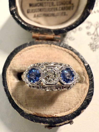 Art Deco Periwinkle Sapphire & Diamond 18k Gold Band Ring