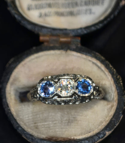 Art Deco Periwinkle Sapphire & Diamond 18k Gold Band Ring