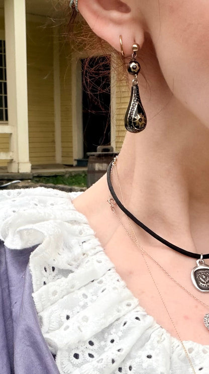 Les Sophronias ~ Boucles d'oreilles en or incrusté de style victorien antique