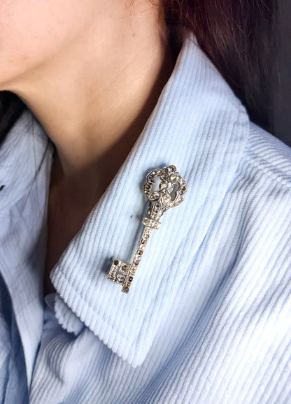 The Silver Key ~ Georgian Foiled Key Brooch