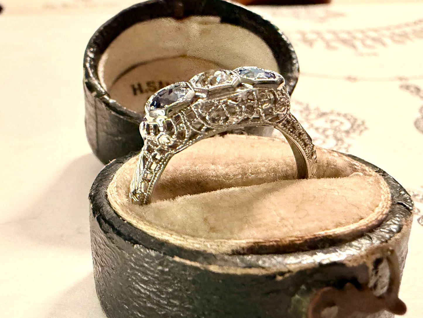 Art Deco Periwinkle Sapphire & Diamond 18k Gold Band Ring