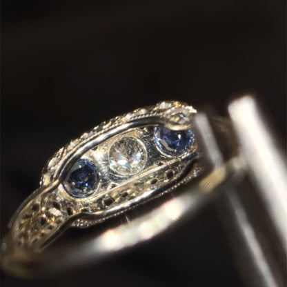 Art Deco Periwinkle Sapphire & Diamond 18k Gold Band Ring