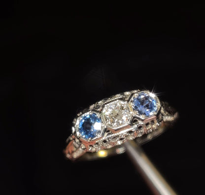Art Deco Periwinkle Sapphire & Diamond 18k Gold Band Ring